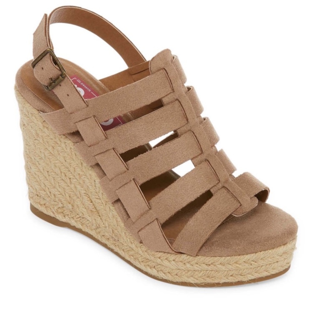 Valentine’s Day Nude Wedges